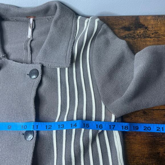 Free People Double Breasted Cardigan Sweater Sz L Gray Beige Boho Lagenlook Art - Picture 7 of 9